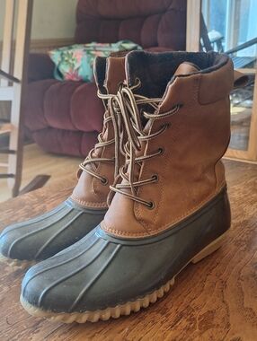 Sporto Womans Duck Boots.